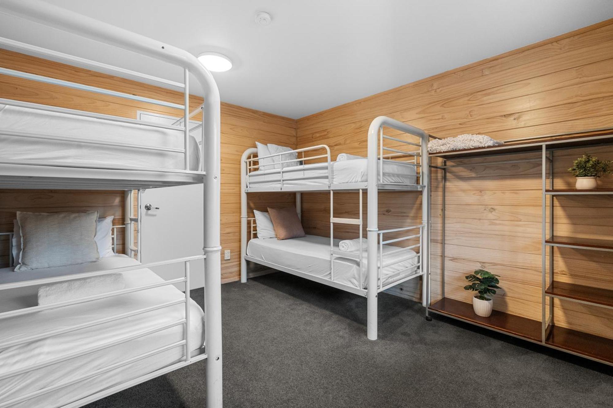 Tasman Holiday Parks - Christchurch Kültér fotó A typical dorm room at a hostel