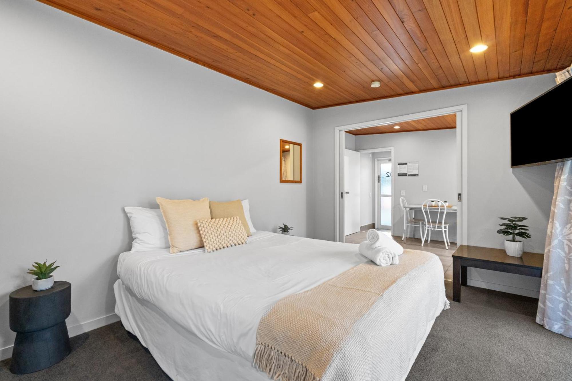 Tasman Holiday Parks - Christchurch Kültér fotó A bedroom at the hotel