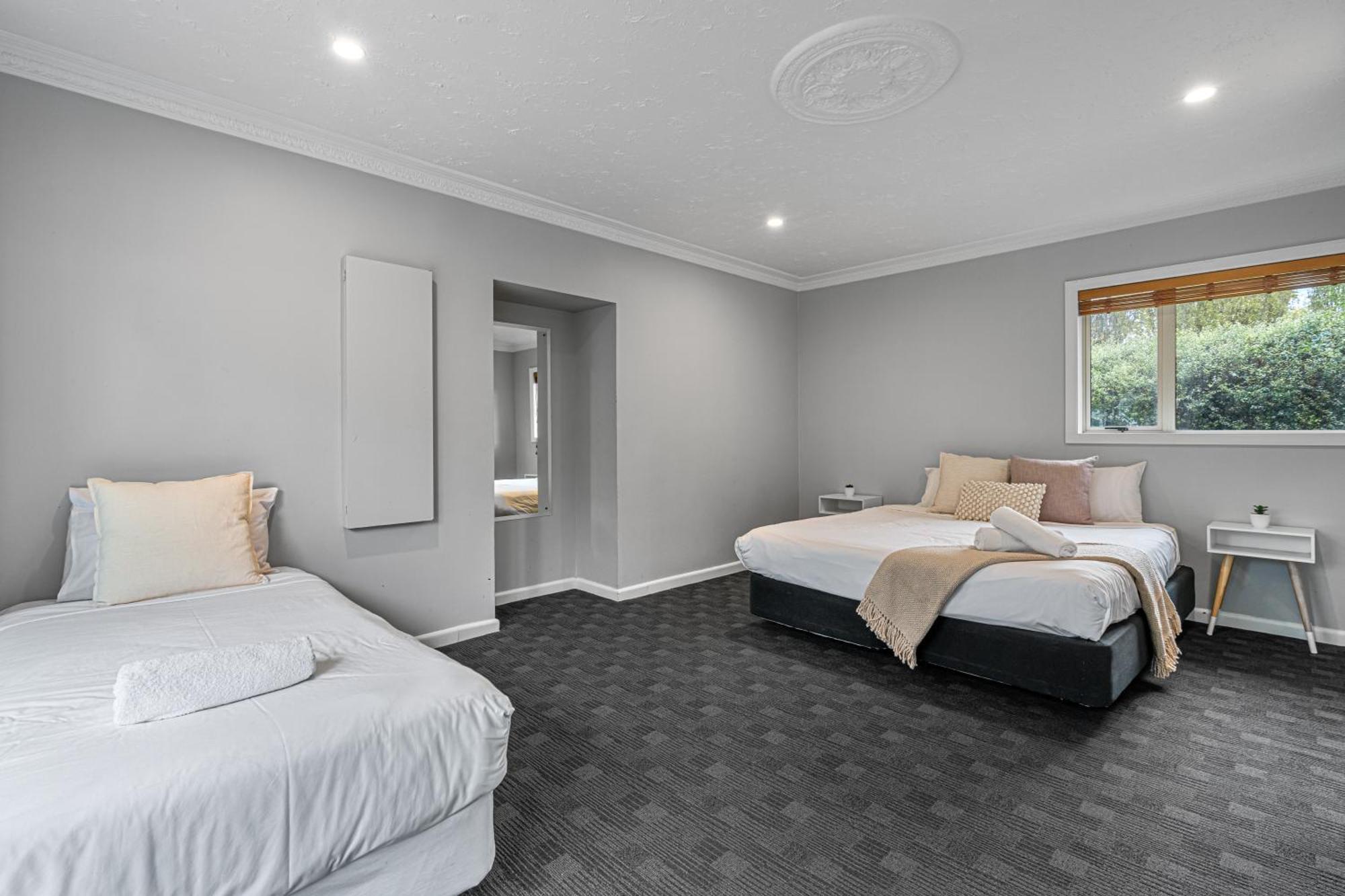 Tasman Holiday Parks - Christchurch Kültér fotó A bedroom at the hotel